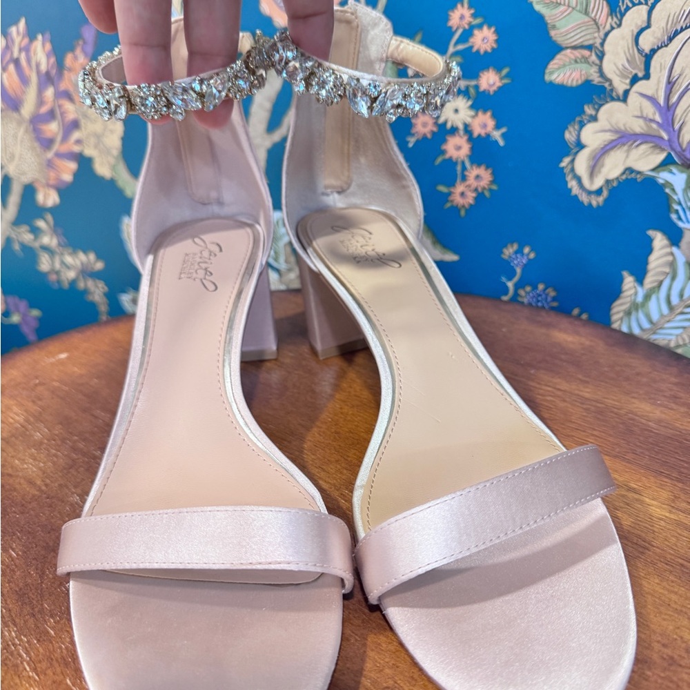 Badgley Mischka Strappy Ivory Satin Bridal Shoes Jeweled Block Heel Size 10